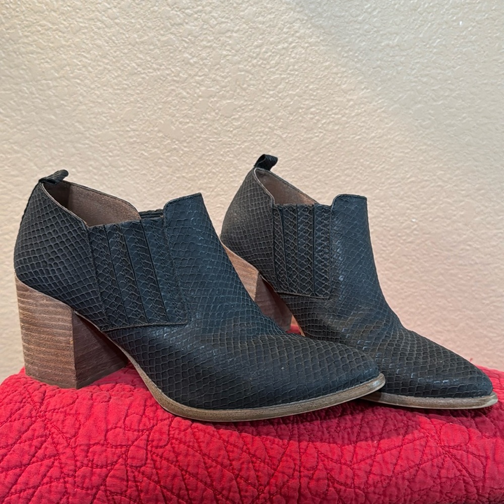 Black bootie